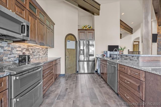 31 Sunset Drive, Sand Springs, OK 74063