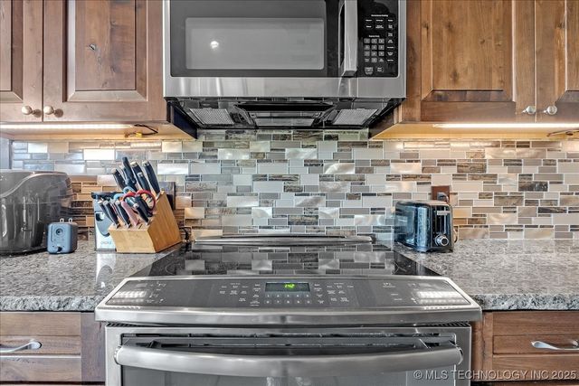 31 Sunset Drive, Sand Springs, OK 74063