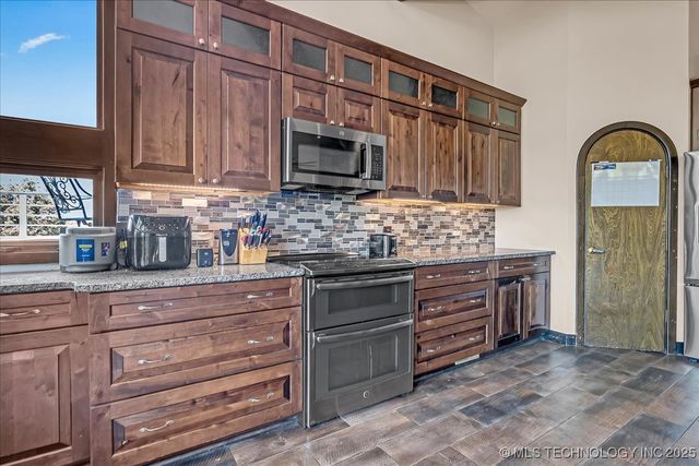 31 Sunset Drive, Sand Springs, OK 74063