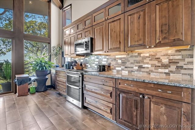 31 Sunset Drive, Sand Springs, OK 74063