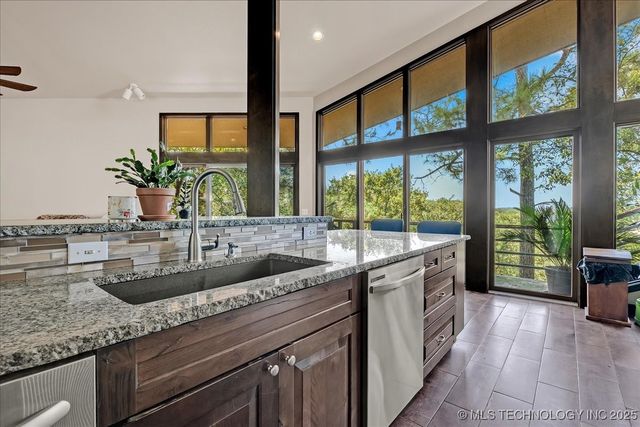 31 Sunset Drive, Sand Springs, OK 74063