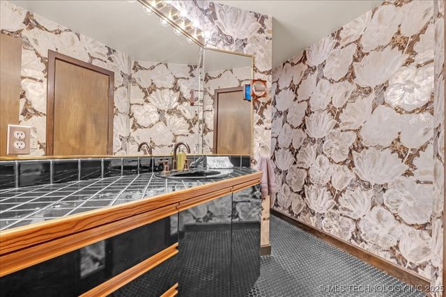 31 Sunset Drive, Sand Springs, OK 74063