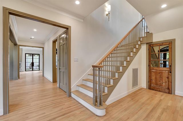 74 Briar Hollow Lane, Houston, TX 77027