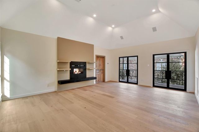 74 Briar Hollow Lane, Houston, TX 77027