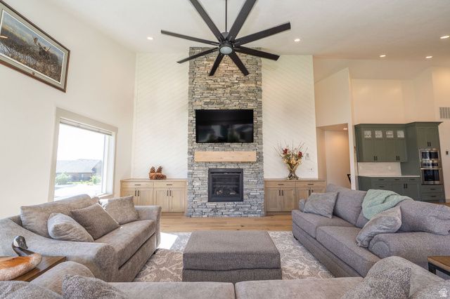 846 E MOUNTAIN RD, North Ogden, UT 84414