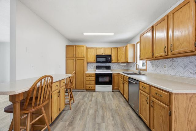 2155 4th Avenue E, West Fargo, ND 58078