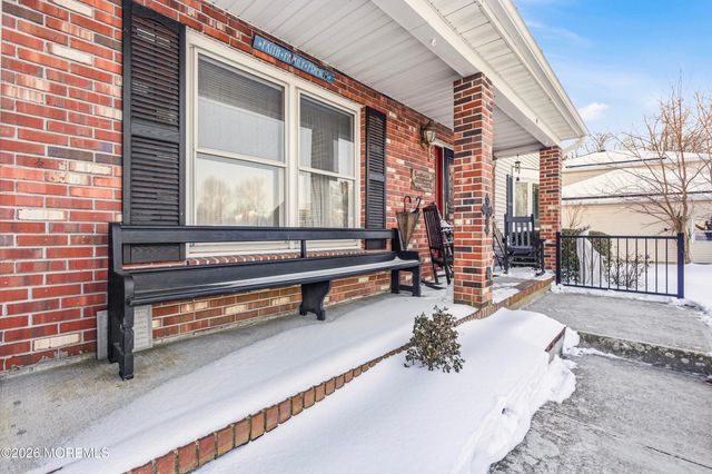 4 Cherry Tree Circle, Howell, NJ 07731