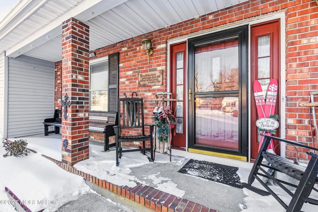 4 Cherry Tree Circle, Howell, NJ 07731