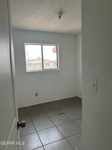 7828 WEST Drive E, El Paso, TX 79915