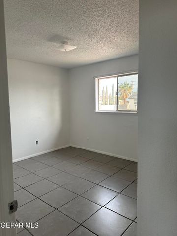 7828 WEST Drive E, El Paso, TX 79915