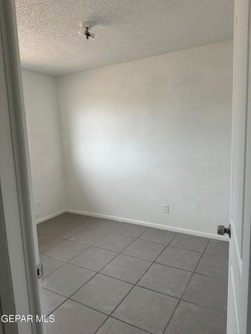 7828 WEST Drive E, El Paso, TX 79915