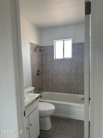 7828 WEST Drive E, El Paso, TX 79915