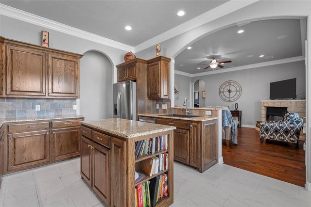 1420 Hoosier Park, Robinson, TX 76706