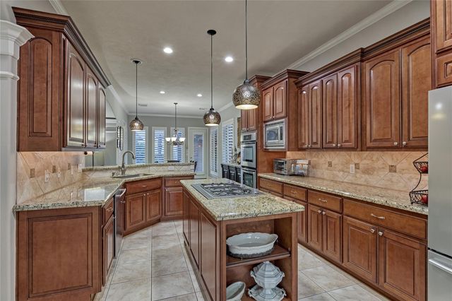 390 Wedgewood Drive, Montgomery, TX 77356
