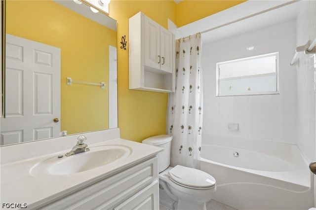 10727 Maui CIR, Estero, FL 33928