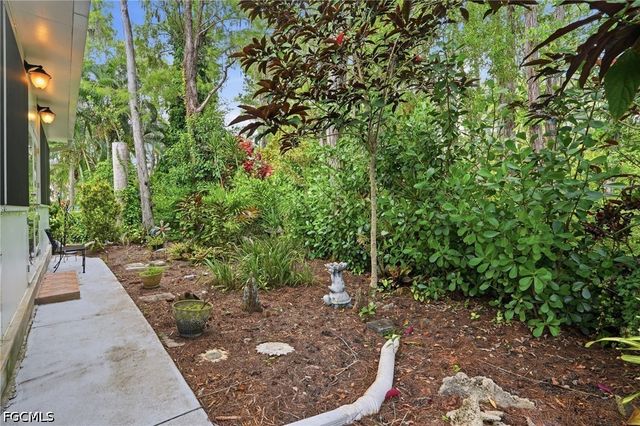 10727 Maui CIR, Estero, FL 33928