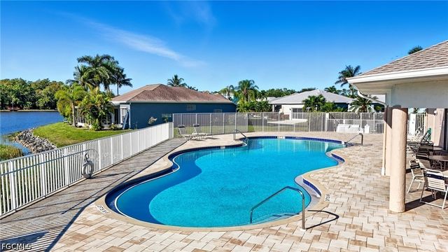 10727 Maui CIR, Estero, FL 33928