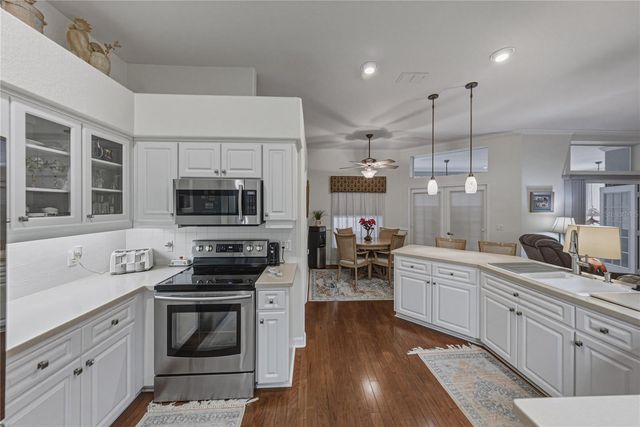 12215 WOODLANDS CIRCLE, Dade City, FL 33525