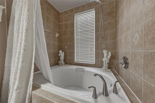 12215 WOODLANDS CIRCLE, Dade City, FL 33525