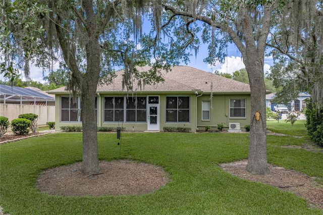 12215 WOODLANDS CIRCLE, Dade City, FL 33525