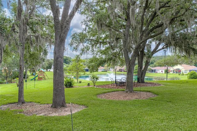 12215 WOODLANDS CIRCLE, Dade City, FL 33525