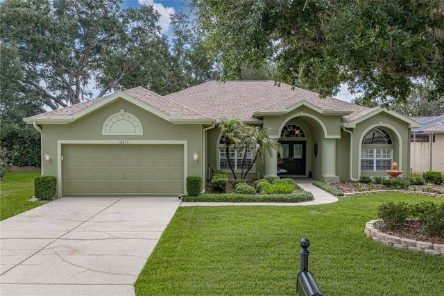 12215 WOODLANDS CIRCLE, Dade City, FL 33525