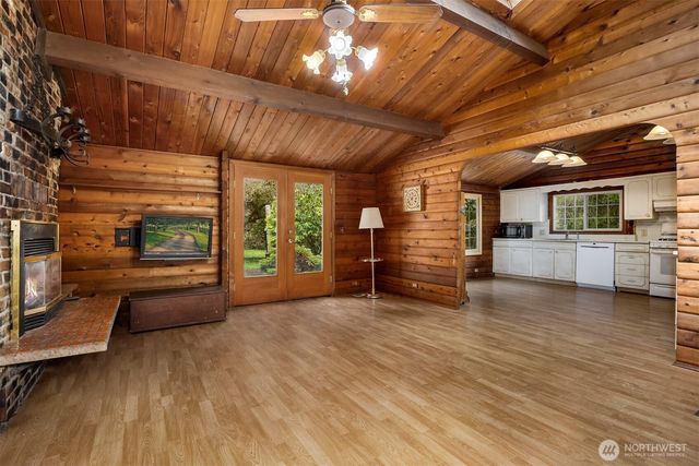 10862 Falk Road NE, Bainbridge Island, WA 98110