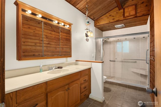 10862 Falk Road NE, Bainbridge Island, WA 98110