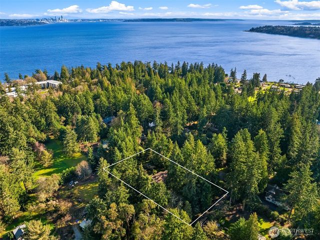 10862 Falk Road NE, Bainbridge Island, WA 98110