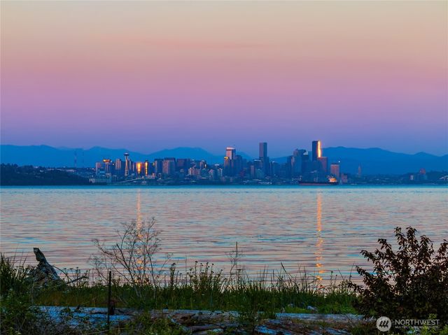 10862 Falk Road NE, Bainbridge Island, WA 98110