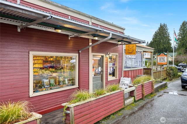 10862 Falk Road NE, Bainbridge Island, WA 98110