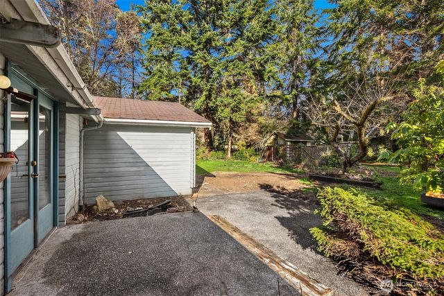 10862 Falk Road NE, Bainbridge Island, WA 98110