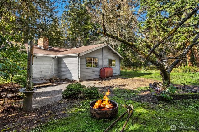 10862 Falk Road NE, Bainbridge Island, WA 98110