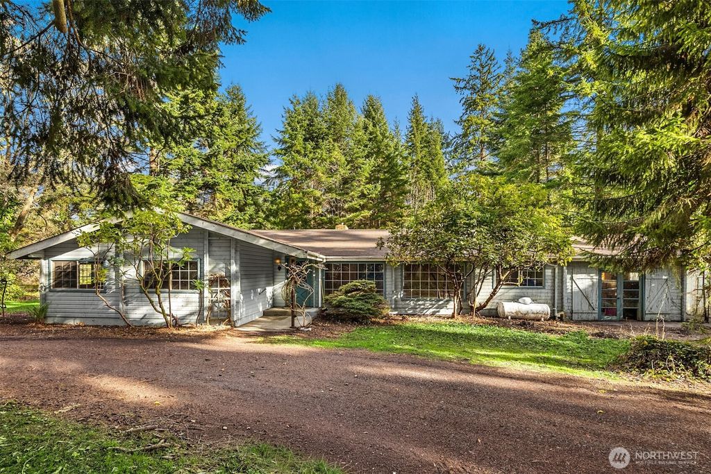 10862 Falk Road NE, Bainbridge Island, WA 98110