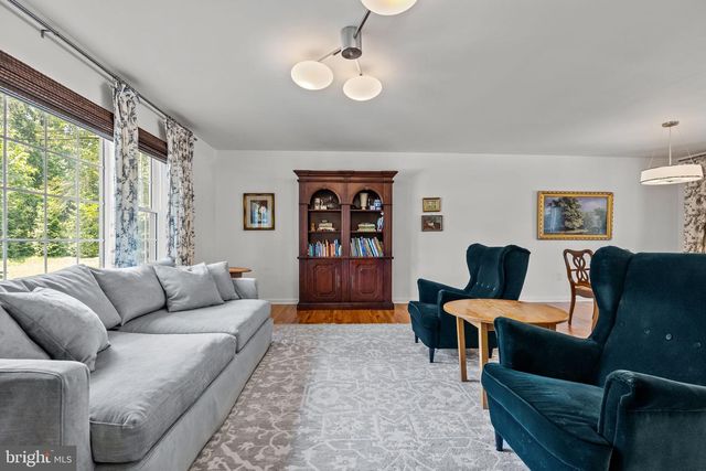 29 HILLTOP DR, Yardley, PA 19067