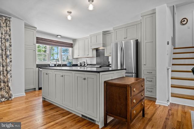 29 HILLTOP DR, Yardley, PA 19067