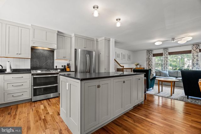 29 HILLTOP DR, Yardley, PA 19067