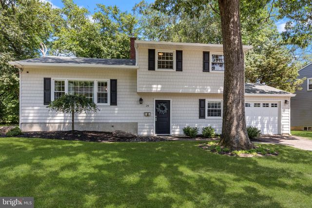29 HILLTOP DR, Yardley, PA 19067