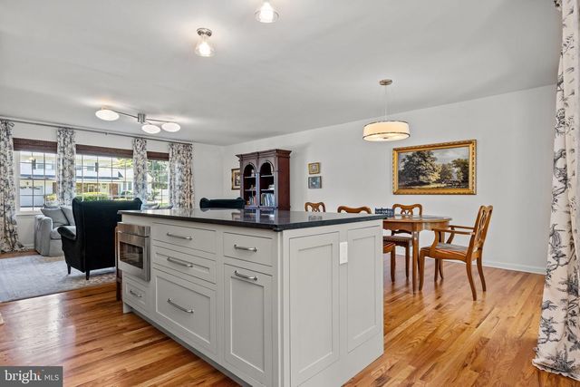 29 HILLTOP DR, Yardley, PA 19067