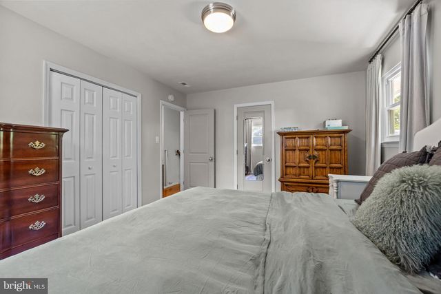29 HILLTOP DR, Yardley, PA 19067