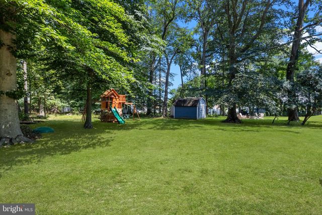 29 HILLTOP DR, Yardley, PA 19067