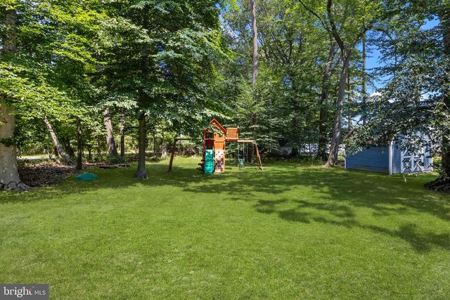 29 HILLTOP DR, Yardley, PA 19067