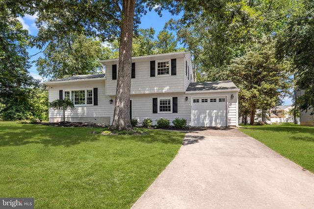 29 HILLTOP DR, Yardley, PA 19067