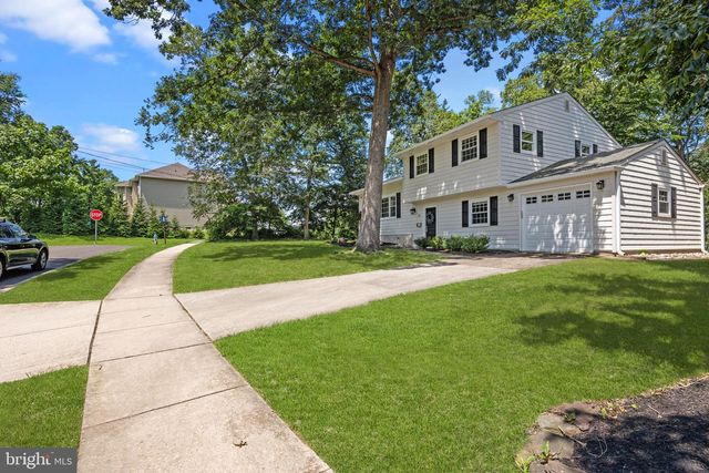 29 HILLTOP DR, Yardley, PA 19067