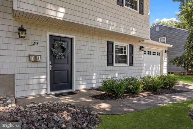 29 HILLTOP DR, Yardley, PA 19067
