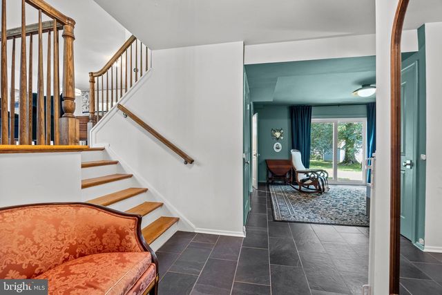 29 HILLTOP DR, Yardley, PA 19067