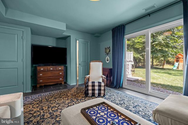 29 HILLTOP DR, Yardley, PA 19067
