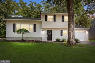 29 HILLTOP DR, Yardley, PA 19067