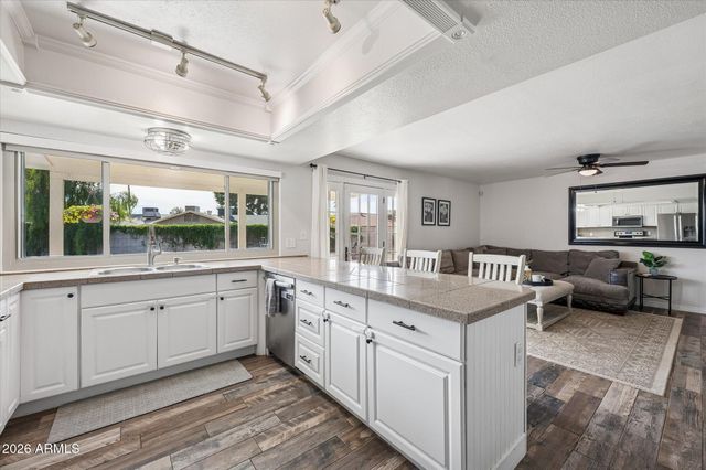 4033 E DAHLIA Drive, Phoenix, AZ 85032