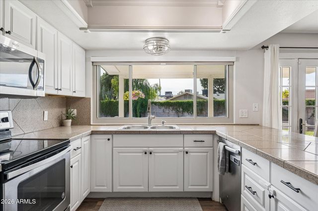 4033 E DAHLIA Drive, Phoenix, AZ 85032